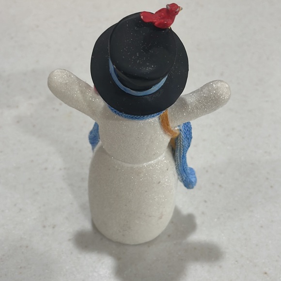 2 snowmen. - Picture 3 of 6